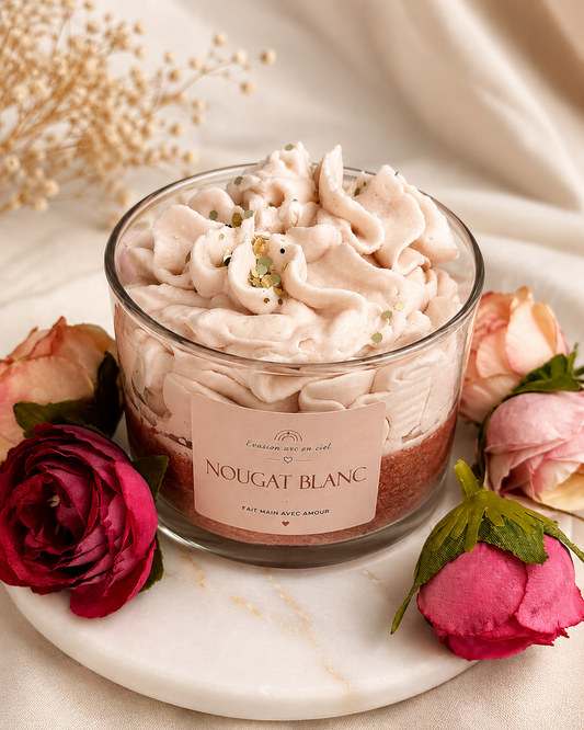 Bougie décorative senteur nougat blanc